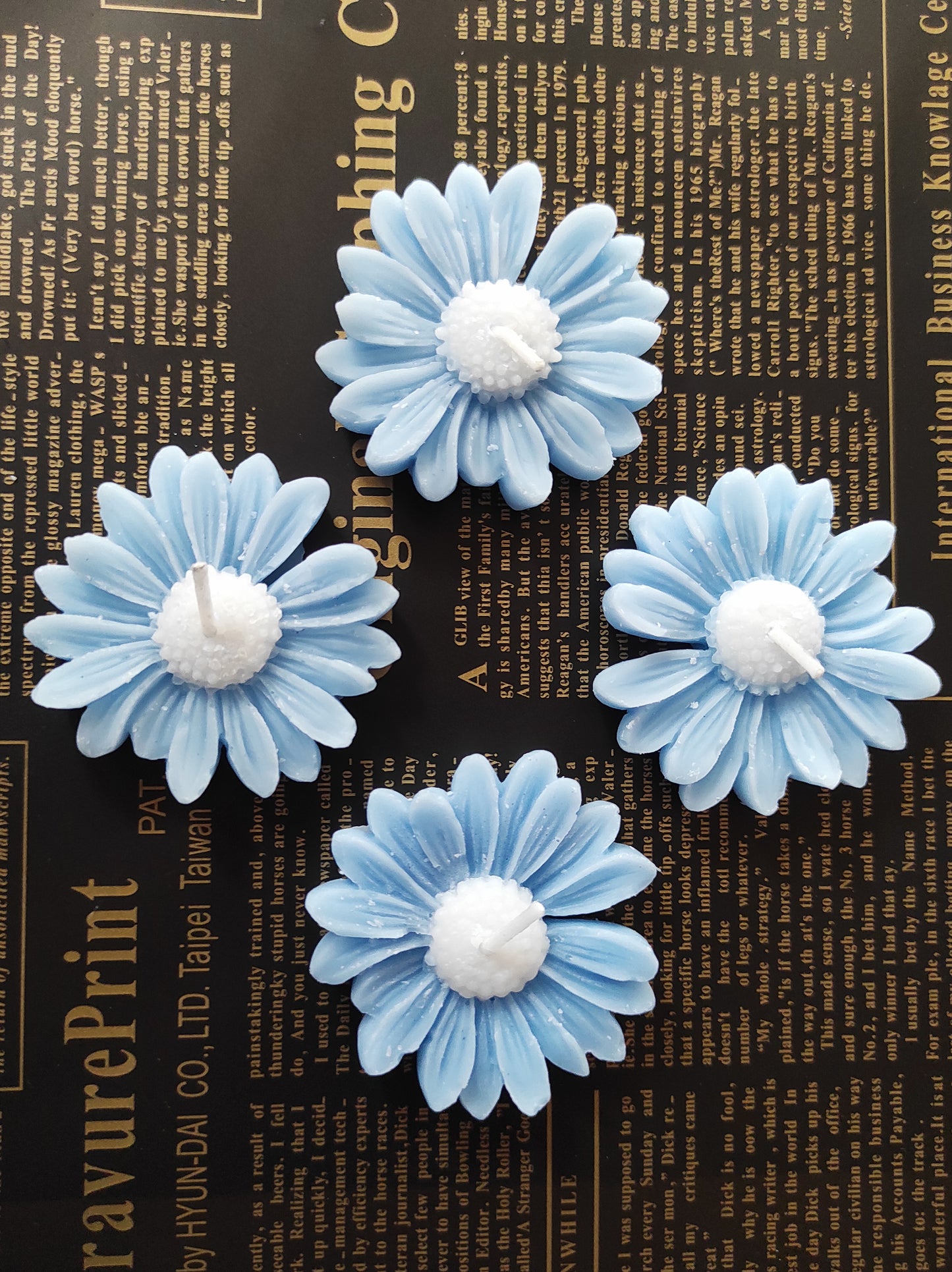 Daisy flower candle