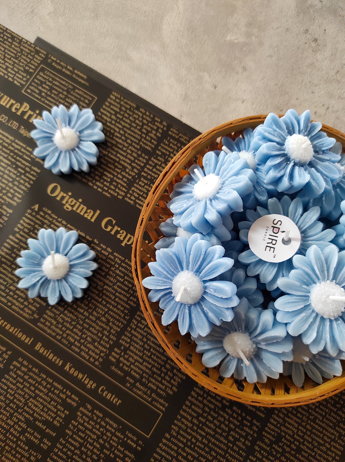 Daisy flower candle