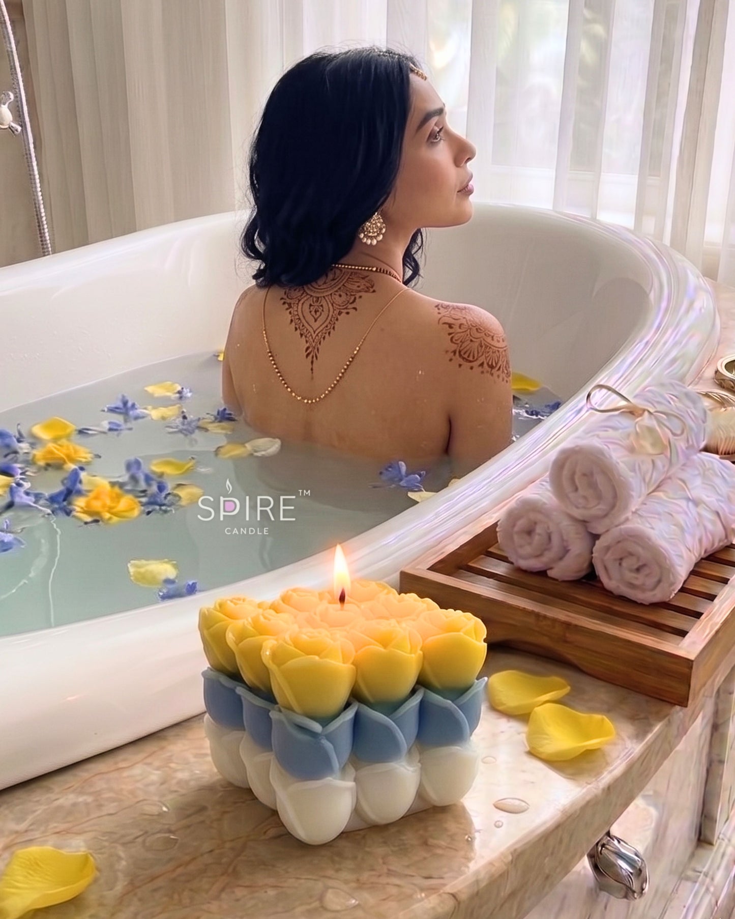 BLUE ROSE CUBE CANDLE