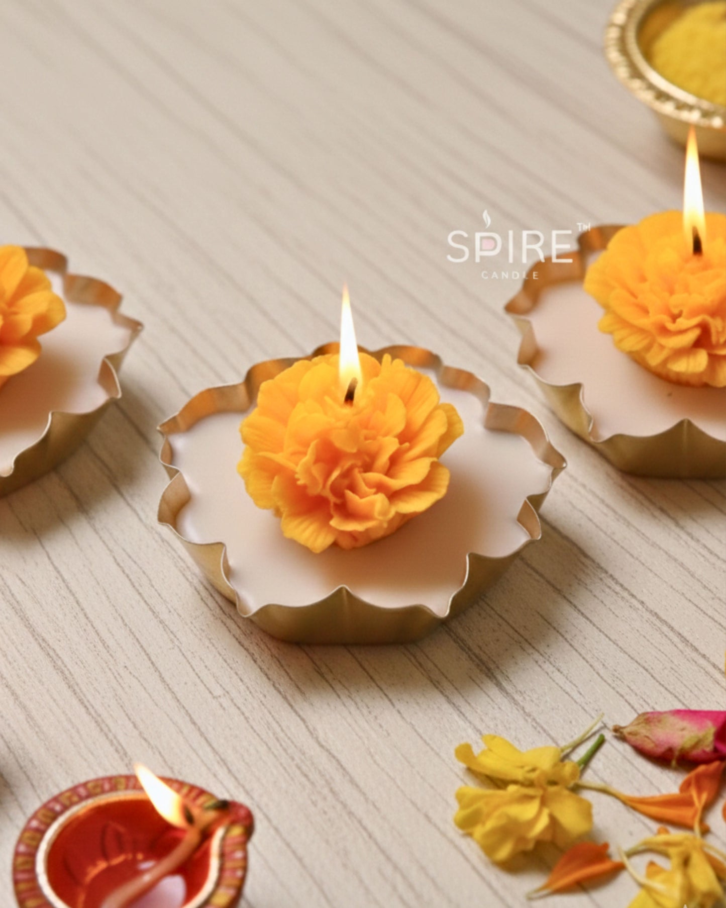 Yellow Carnation Urli Candle