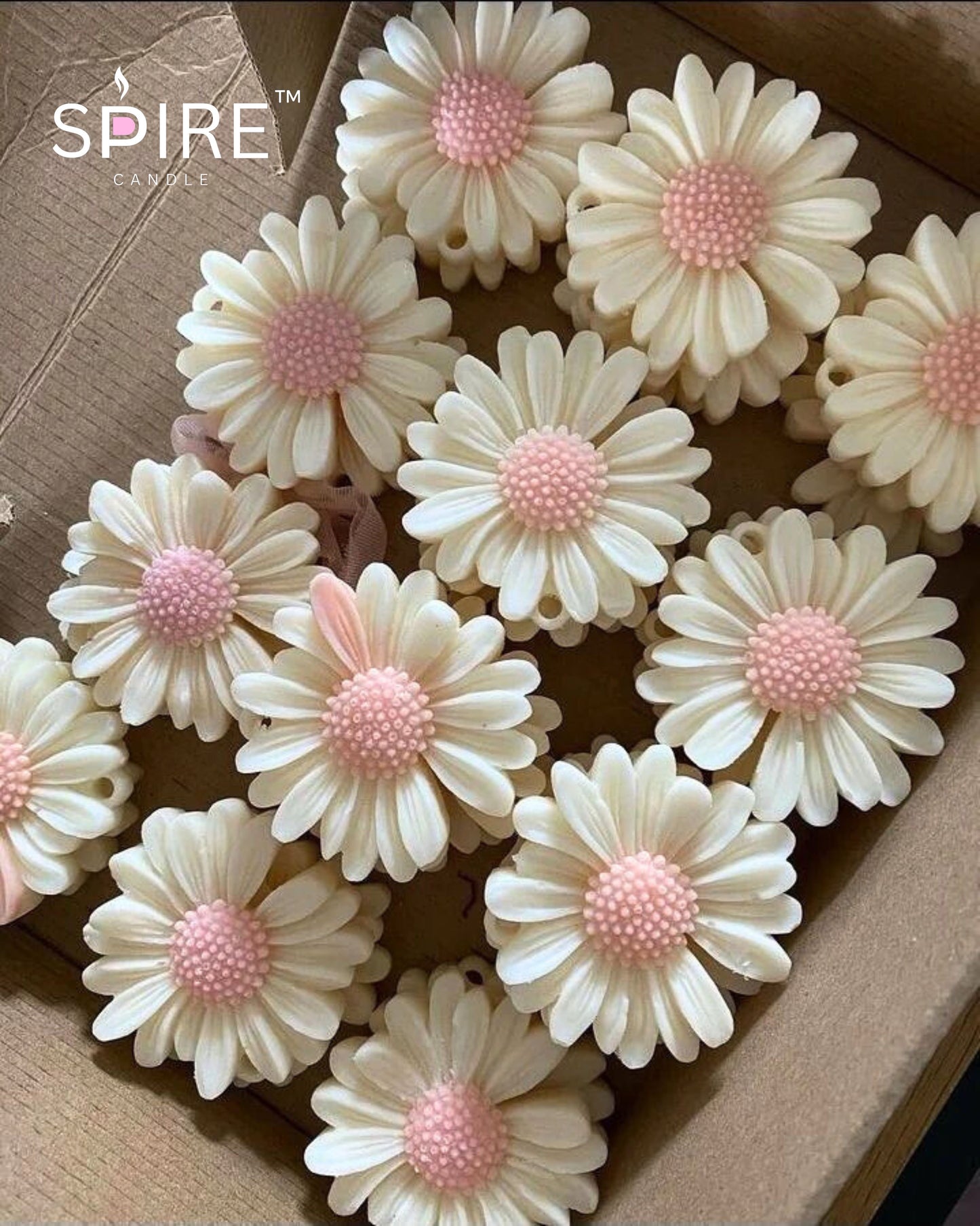 Daisy flower candle
