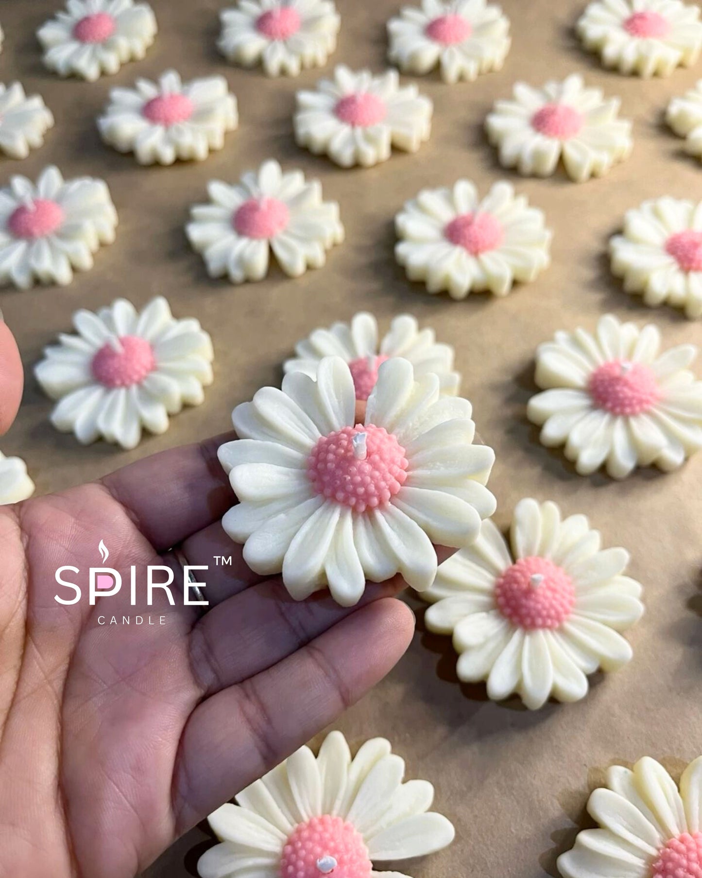 Daisy flower candle