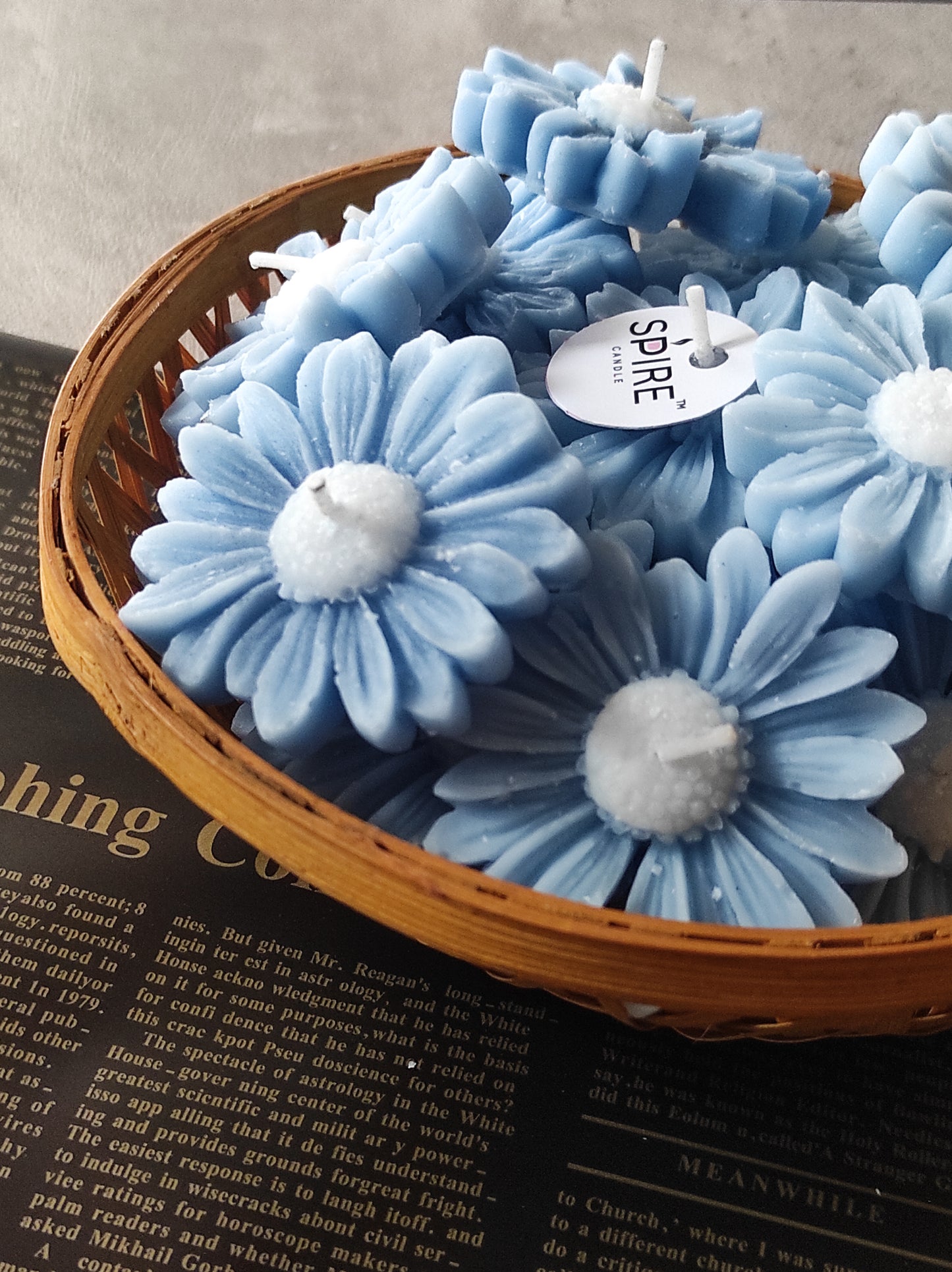 Daisy flower candle